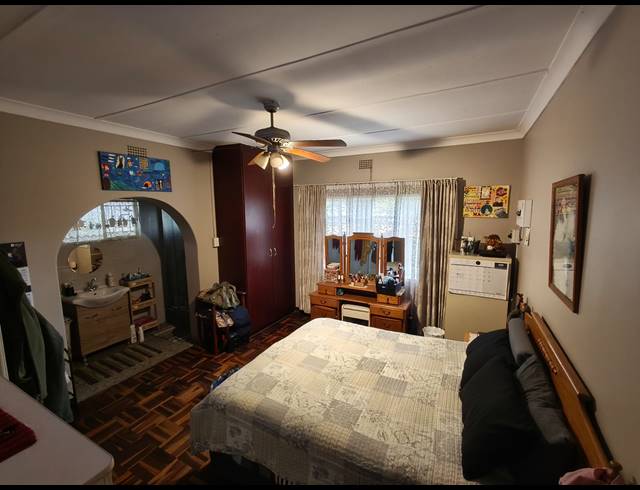 4 BEDROOM FREEHOLD FOR SALE IN OOS EINDE
